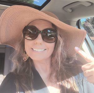 Meet your Posher, Candice